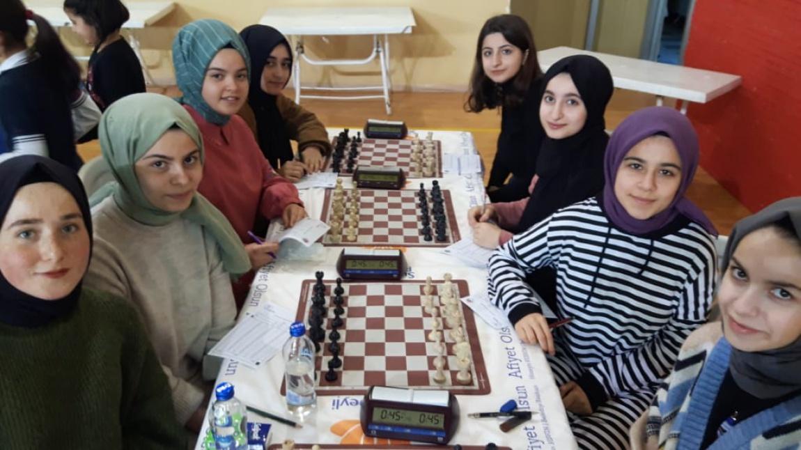 Satranç Kız Takımımız İl Şampiyonasına Katılma Hakkı Elde Etti